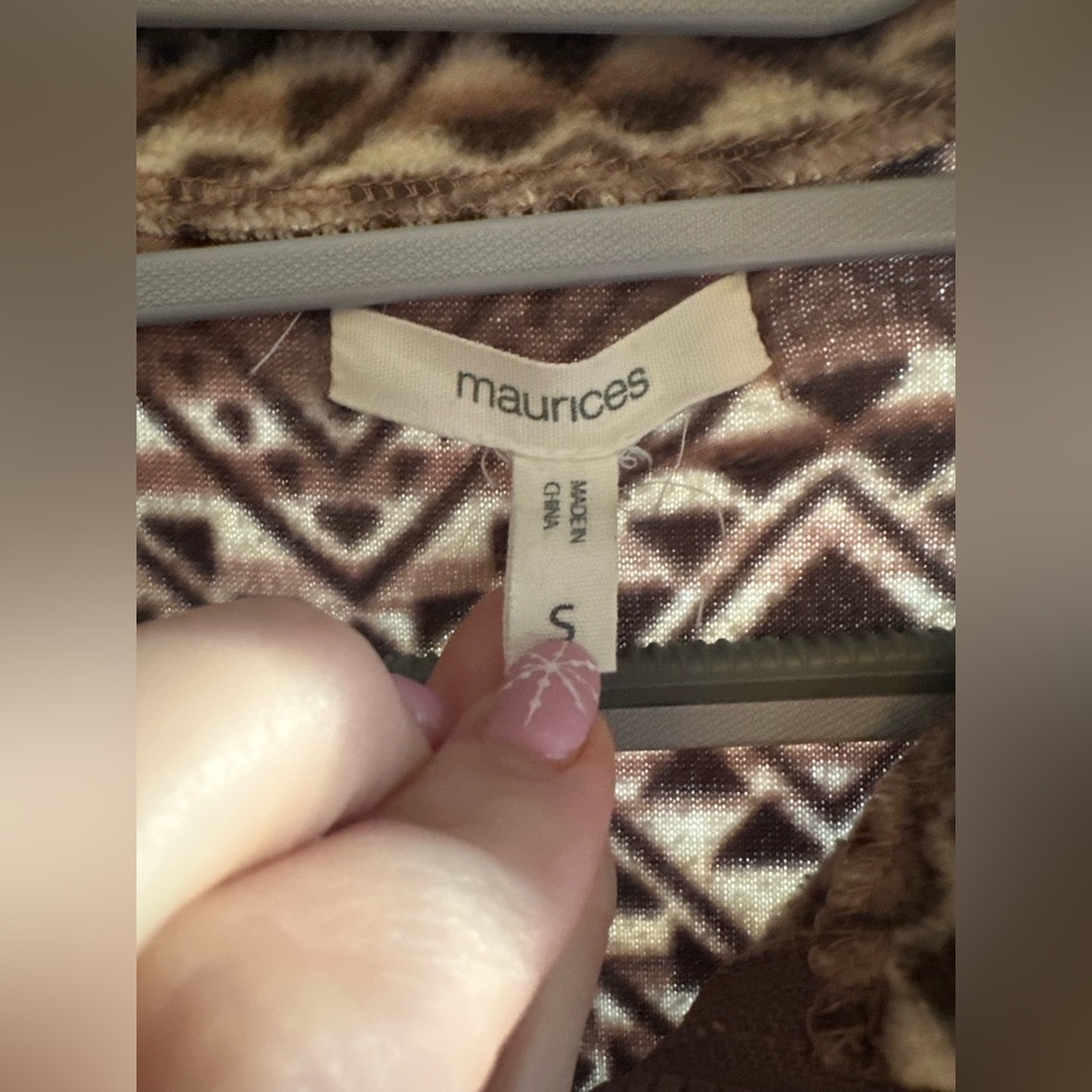 Maurices | Brown and Cream Aztec fleece - Picture 3 of 6
